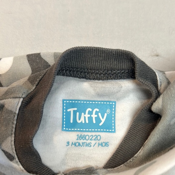 Tuffy Camouflage Baby Onesie/sleeper with embroidered car - Picture 2 of 3